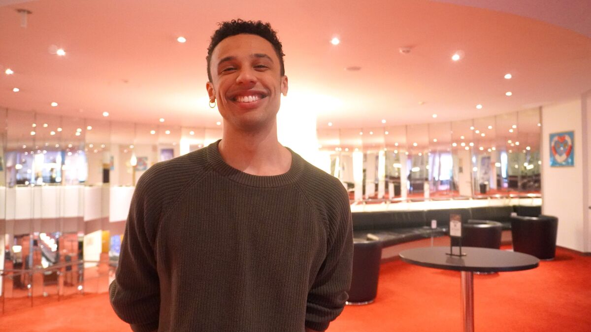Oliver Edward spielt in dem Musical "& Julia" die Rolle des François Du Bois. Unsere Volontärin besuchte ihn im Operettenhaus Hamburg. Foto: Brettschneider