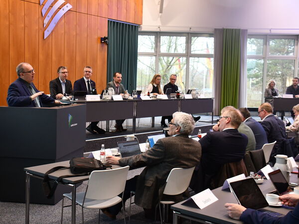 Aufruf zur Solidarität im Cuxland: "Wer wegschaut, macht sich mitschuldig"