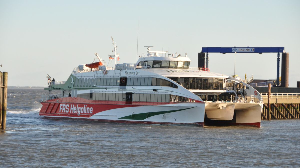 Der "Halunder Jet" im Cuxhavener Hafen. Foto: Kramp
