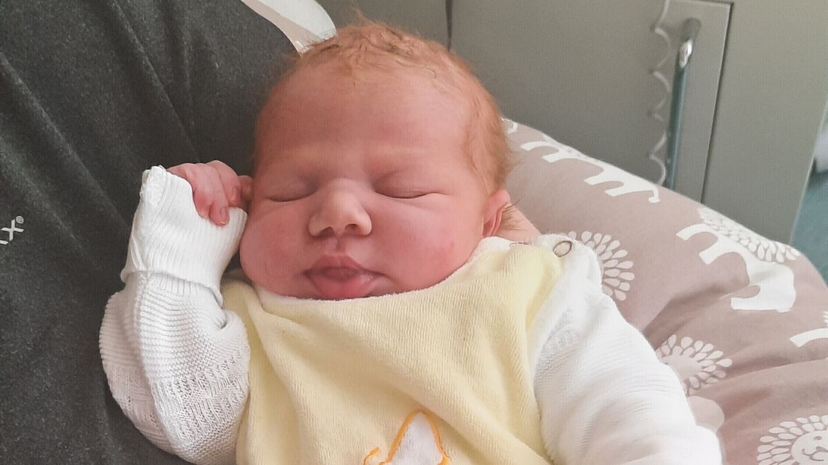Neujahrsbaby Lucy im Arm ihrer Mutter. Foto: Elbe Klinikum Stade