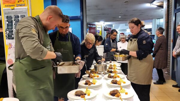 Weihnachtsessen für alle in Cuxhaven: Hier finden ältere Menschen Gesellschaft