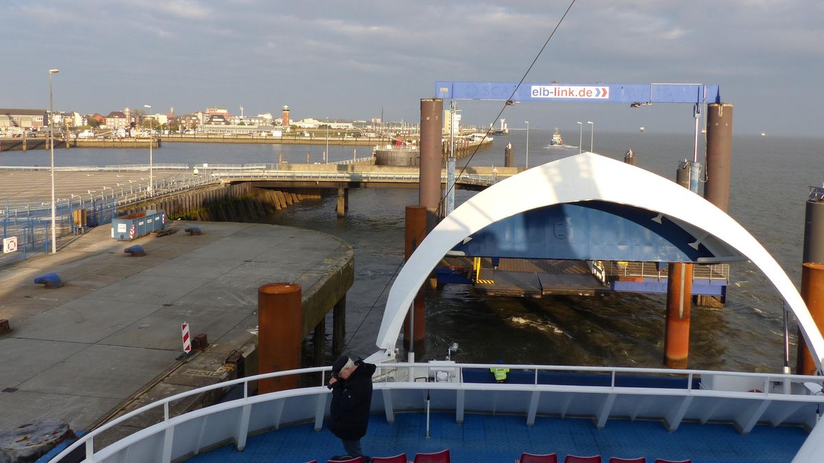 2017 war es vorbei mit dem Fährbetrieb durch die Vorgängerfähren. Seiter wünschen sich viele auf beiden Elbe-Seiten eine Neuaufnahme der Verbindung. Foto: Reese-Winne