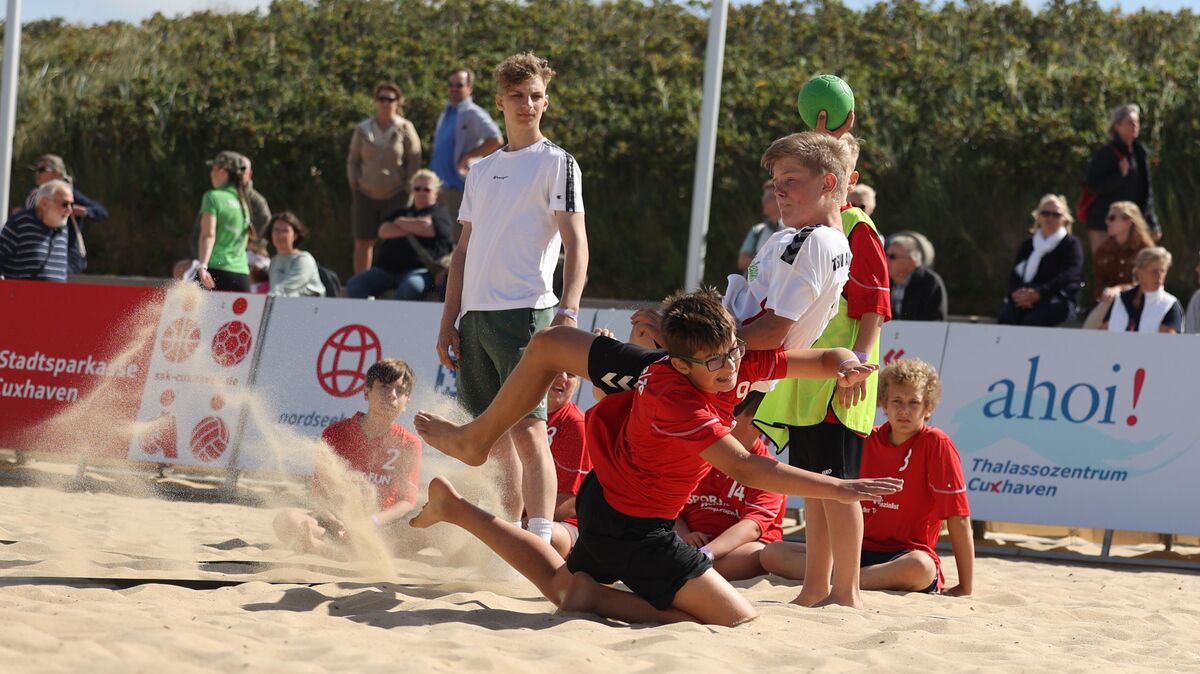 Die Altenwalder C-Jungen (weißes Trikot) überzeugten bei ihren Spielen im Stadion am Meer. Foto: Lütt