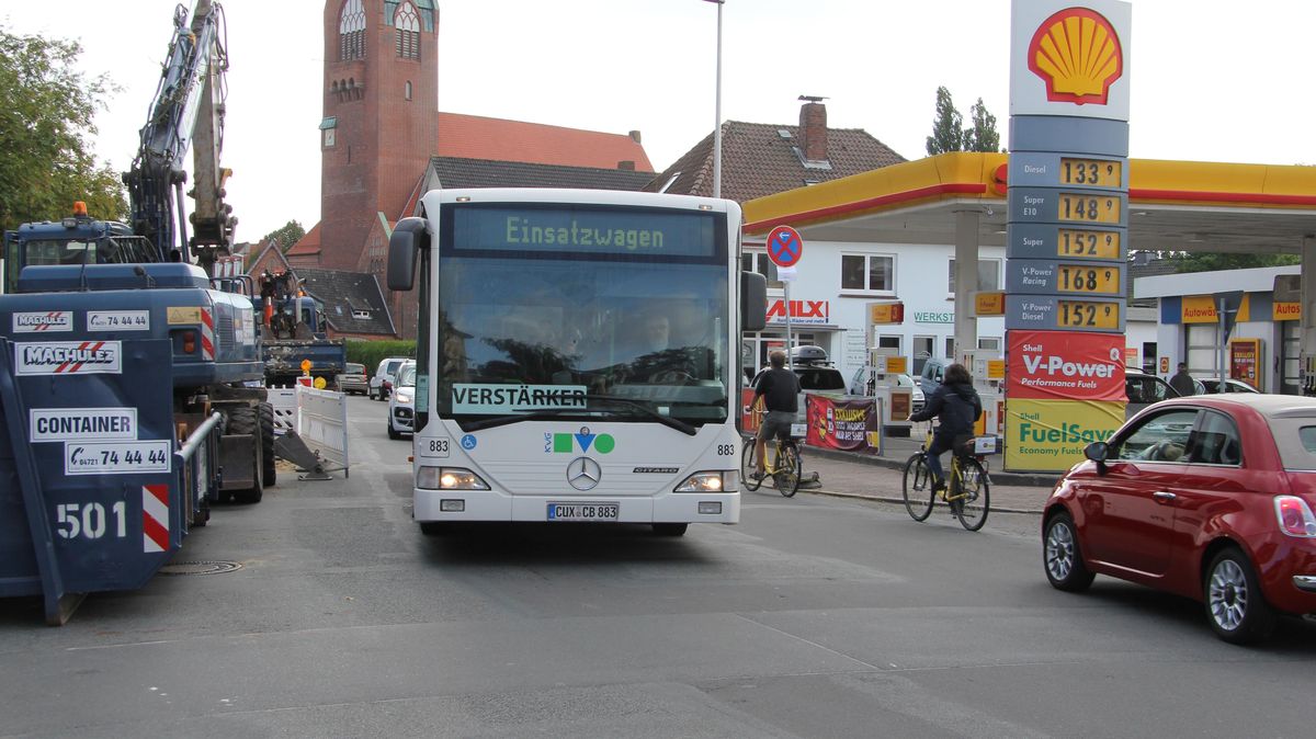 Nadelöhr Strichweg: Aus Sicht der Stadtplaner bietet es sich an, den Strichweg zur Einsbahnstraße zu machen. Gleichzeitig solle eine Busspur eingerichtet werden, die Radfahrer mitbenutzen dürfen. Archivfoto: Sassen