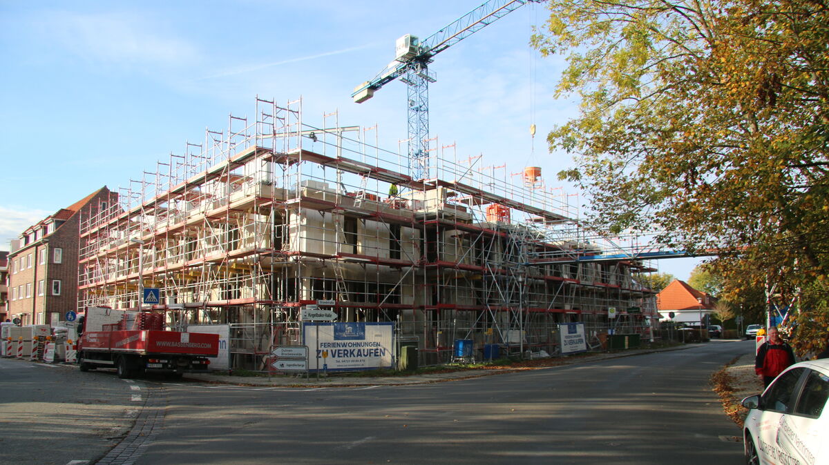 Unter dem Projektnamen "Überwasser Appartement" entsteht derzeit im Zentrum von Cuxhaven-Döse ein neues Hotelappartement mit 51 Einheiten. Foto: Potschka