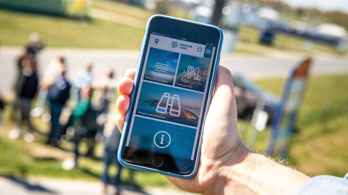 Um volle Strände oder Parkplätze in der Urlaubssaison zu vermeiden, wird an der Nordseeküste an einem digitalen Besuchermanagementsystem gearbeitet. Foto: Sina Schuldt/dpa/Archivbild