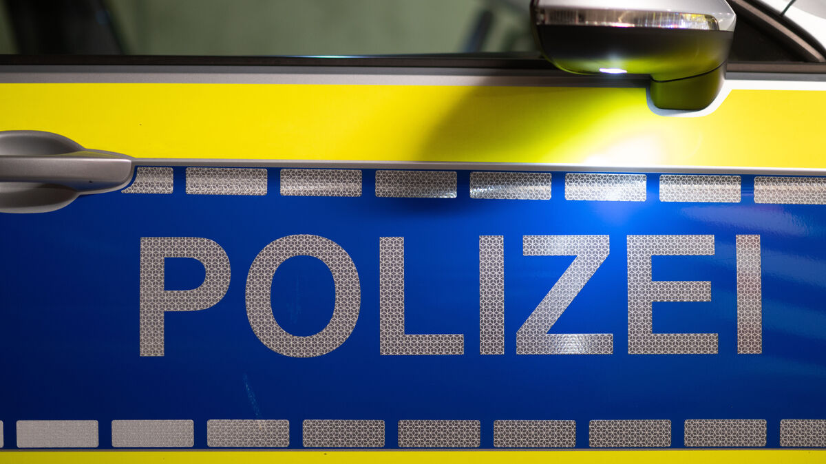 Die Polizei wird am Mittag in die Wingst gerufen. Foto: Robert Michael/dpa