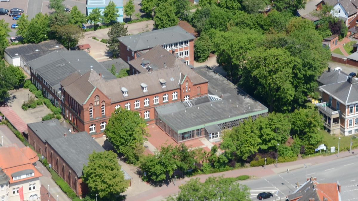 Die Grundschule Otterndorf im Jahr 2013. Nun steht eine große Sanierung an. Foto: Archiv