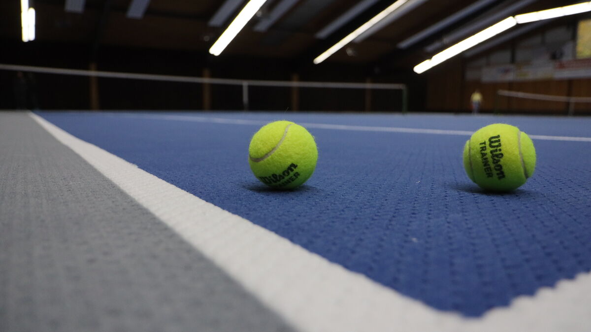 Die Tennishalle in der Wingst erstrahlt in neuem Glanz - und ist vor allem wieder voll nutzbar. In den vergangenen Monaten wurde die Halle aufwendig saniert. Foto: Unruh