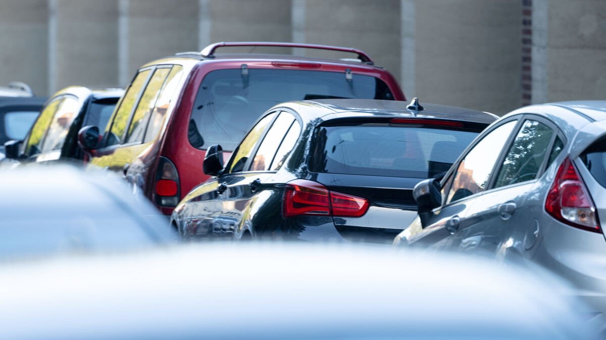 Das Cuxland ist und bleibt eine Autofahrer-Region: Obwohl die Bevölkerungszahl im Kreis Cuxhaven eher zurückgeht, wächst der Fahrzeugbestand Jahr für Jahr. Foto: dpa/Murat
