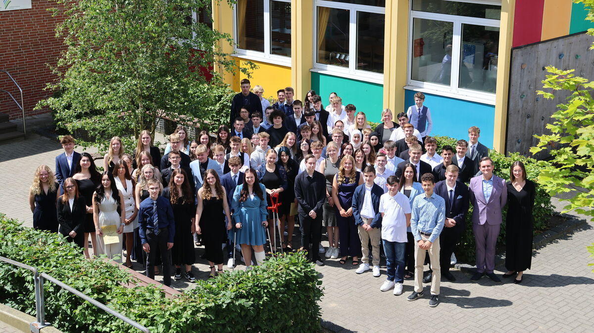 An der Schule Am Dobrock in Cadenberge wurden 91 Abschlussschülerinnen und -schüler feierlich verabschiedet. Foto: Schule Am Dobrock