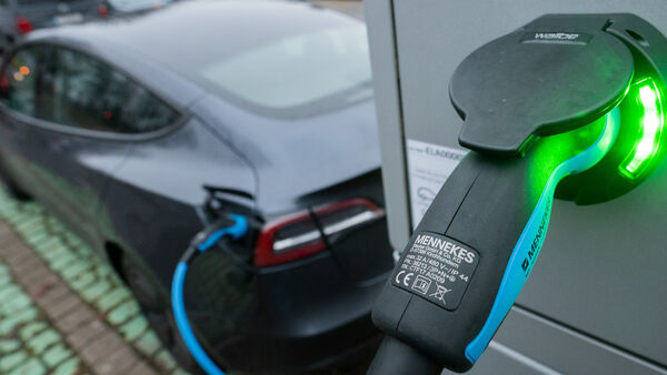 Künftige Ladesäulen in Cuxhaven: Ratspolitik drängt auf mehr Power