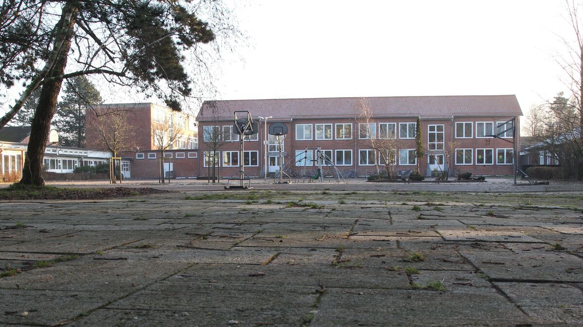 Auch an der Süderwischschule in Cuxhaven gab es 20 Corona-Fälle - vier Klassen müssen deshalb ins Homeschooling. Foto: Reese-Winne