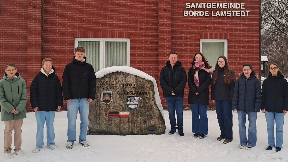 Die Kandidaten und Kandidatinnen, die sich für die Wahl des Jugendparlaments aufgestellt haben. Von links nach rechts: Jannes Degener, Hendrik Beese, Jannes Renger, Wilko Heiduschat, Merle Herdejürgen, Wencke Herud, Katharina Hauschild und Livia Siebrecht (es fehlt: Joscha Wehber). Foto: Amelie Rutzen