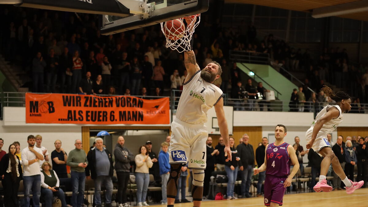 Lukas Dawidowski setzte im Hinspiel gegen Göttingen den spektakulären Schlusspunkt. Am Sonnabend wird er den BasCats jedoch aus beruflichen Gründen fehlen. Foto: Unruh