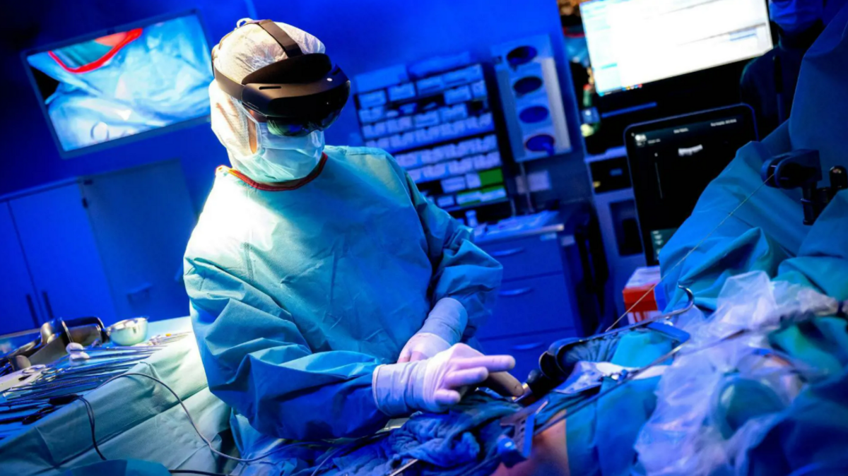 Ein Narkosearzt im OP: Gegen einen Mediziner in Bremerhaven laufen schwere Missbrauchsermittlungen. Foto: Sina Schuldt/dpa