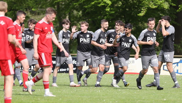 Siebter Sieg in Serie: FC Cuxhaven trotzt allen Widrigkeiten 
