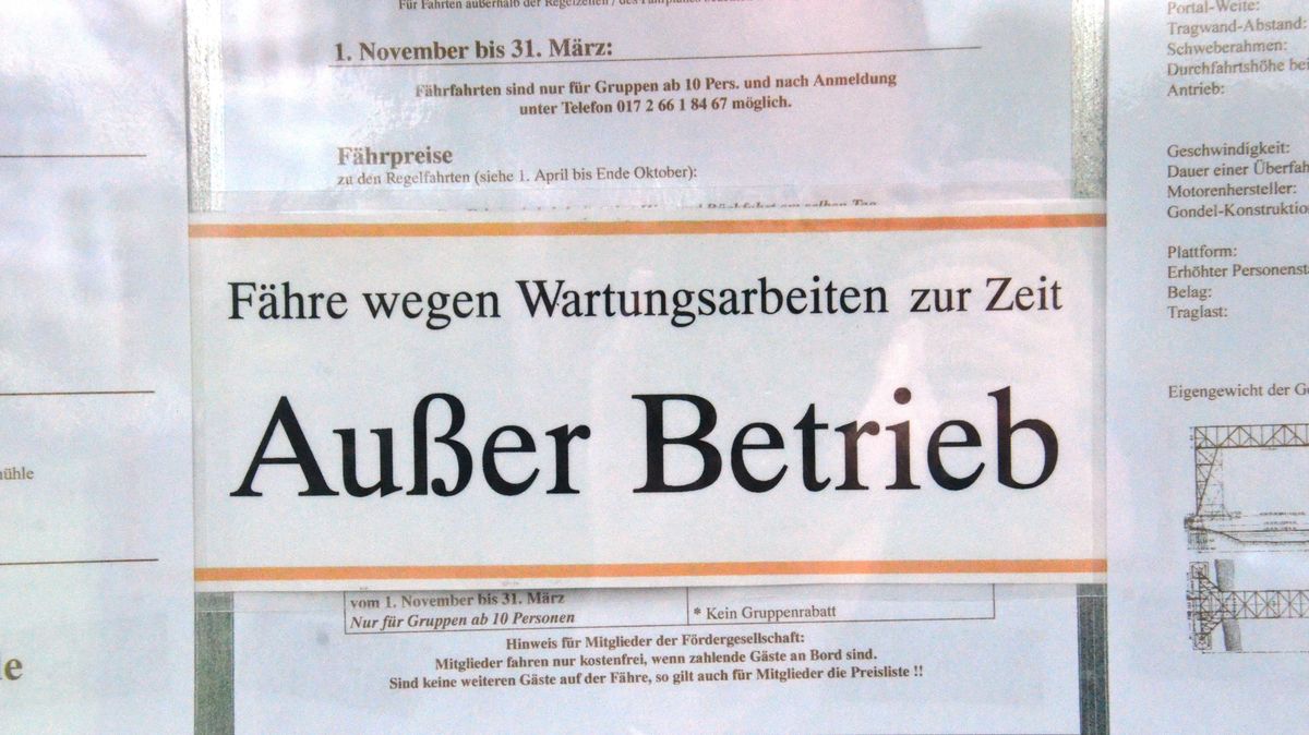 "Fähre wegen Wartungsarbeiten zur Zeit außer Betrieb" heißt es in Osten. Ausschlaggebend ist ein Schaden an der Stromverbindung. Ob die Fähre überhaupt noch 2019 pendeln wird, ist völlig ungewiss. Und ob der Begriff "Wartungsarbeiten" angebracht ist? Der Ausfall der Fähre kam schließlich ziemlich plötzlich. Foto: Schröder