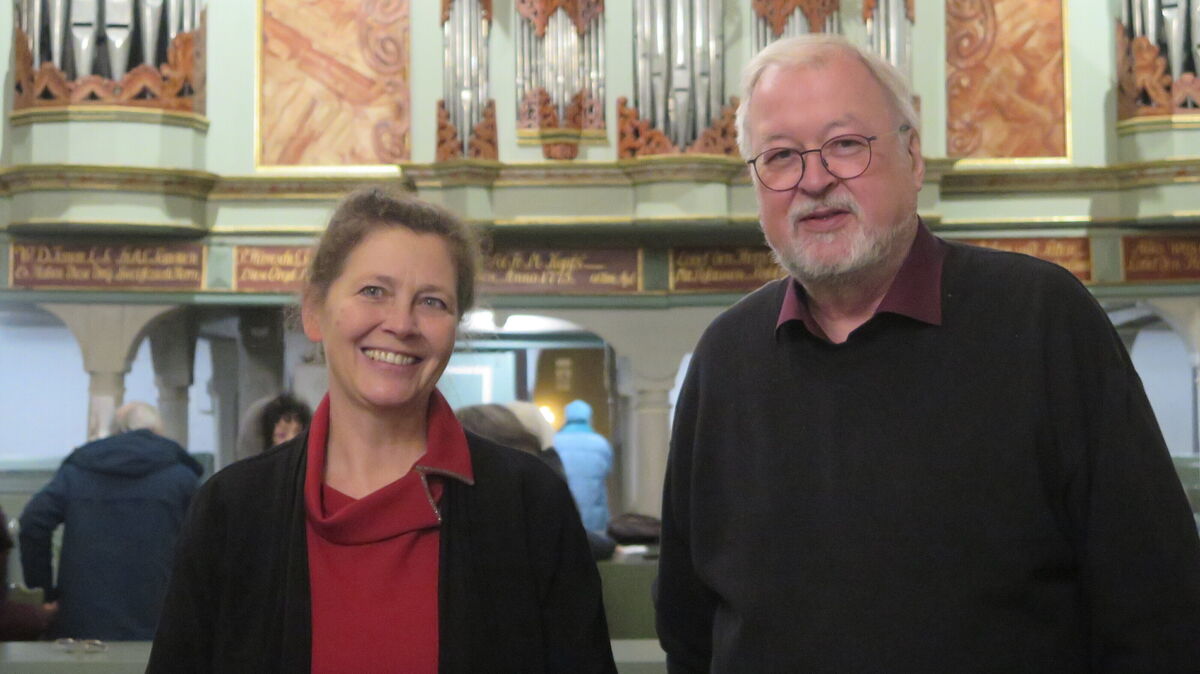 Sie gestalteten das jüngste „Konzert bei Kerzenschein“ in St. Jacobi Lüdingworth: Annegret Schönbeck und Prof. Martin Böcker. Foto: Cordes