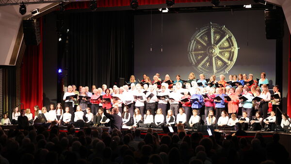 "Carmina Burana" in Cuxhaven begeistert Publikum in ausverkaufter Kugelbake-Halle