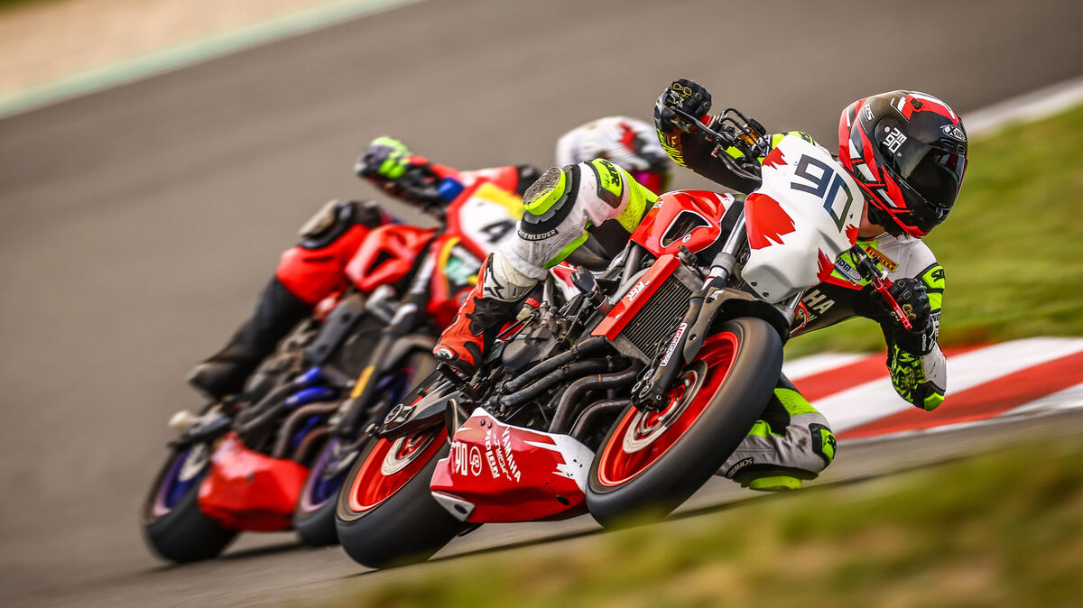 Jochen Mader trägt die Startnummer 90 auf einer Yamaha MT-07. Foto: Marko Unger / STUDIO2 MOTORSPORT