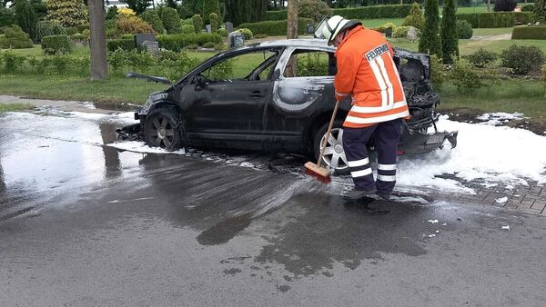 Motorbrand in Lamstedt: Fahrzeug geht während der Fahrt in Flammen auf