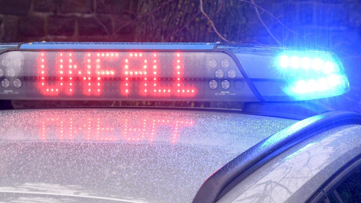 Ein 10-jähriger Junge wurde bei einem Verkehrsunfall in Nordholz leicht verletzt, als ein Autofahrer ihn beim Einbiegen auf die Straße Moorkamp übersah. Symbolbild: Rehder/dpa