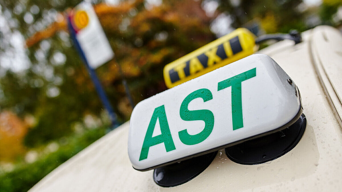 Nach einem Einbruch der Fahrgastzahlen im Jahr 2023 nimmt das Anrufsammeltaxi der Samtgemeinde Land Hadeln seit 2024 wieder an Fahrt auf. Foto: dpa/Arndt