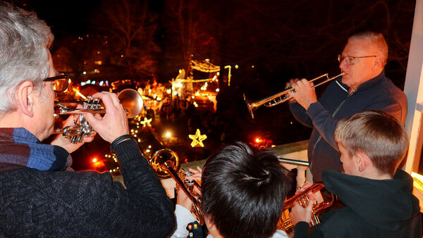 Turmblasen am Schloss Ritzebüttel: Jugendliche feiern Premiere in Cuxhaven