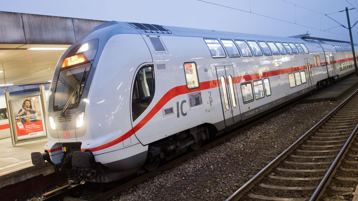 So sieht er aus: Der Intercity-Doppelstockzug fährt ab 12. Dezember auch ab Bremerhaven. Foto: Stratenschulte/dpa