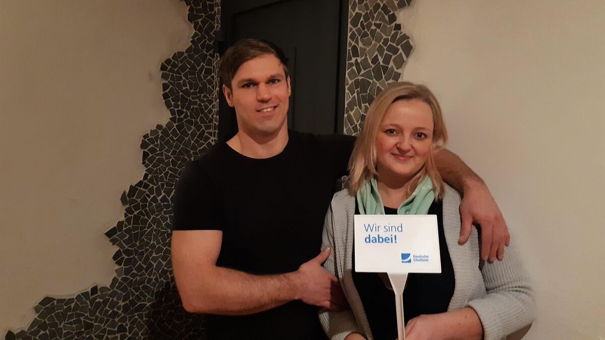 Das Ehepaar Martin und Sabrina Koch sowie ihre zwei Kinder wünschen sich deutlich schnelleres Internet für ihr Haus in Lamstedt und beteiligen sich daher an der Initiative der "Deutsche Glasfaser". Foto: Steffens