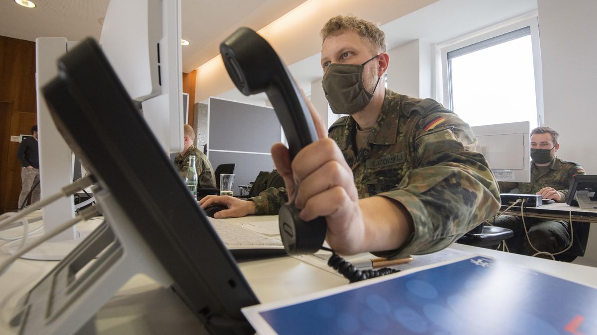 Die Gesundheitsämter in Niedersachsen arbeiten am Limit- zum Teil hilft die Bundeswehr bei der Kontaktverfolgung - in Cuxhaven ist das noch nicht notwendig. Foto: Julian Stratenschulte/dpa