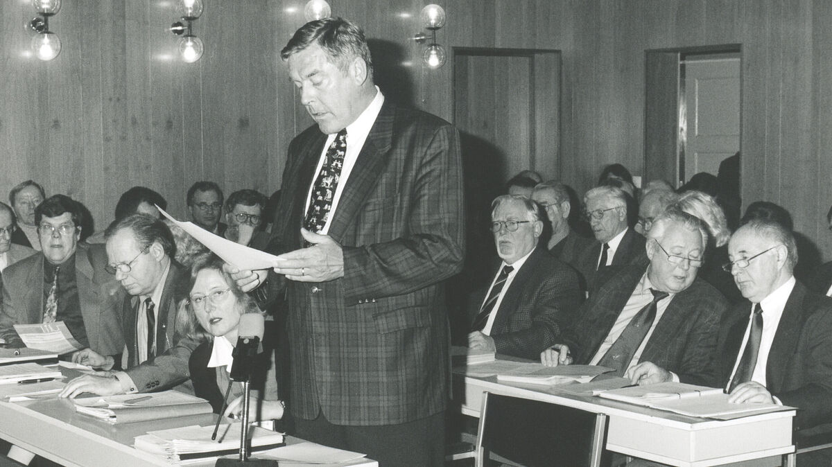 Gerd Raulff als SPD-Fraktionsvorsitzender im Dezember 1999 im Rat. Foto: Schlüsselburg