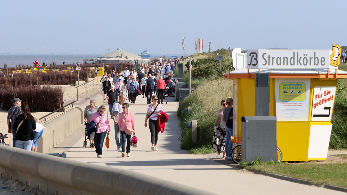 Die Strände im Nordseeheilbad Cuxhaven waren im Sommer 2025 gut besucht. Die Gästezahlen sind bis Ende September im Vergleich zum Vorjahr um 1,65 Prozent auf 525.054 gestiegen. Foto: dpa/Butt