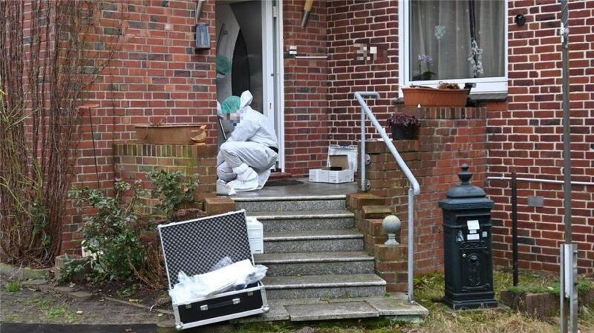 In Apensen (Kreis Stade) ist am Freitag eine Frau lebensgefährlich verletzt worden, sie starb im Krankenhaus an den Folgen. Foto: Vasel