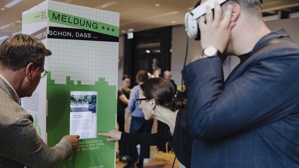 Fake News und Desinformationen erkennen: Ausstellung macht Besucher in Cuxhaven fit