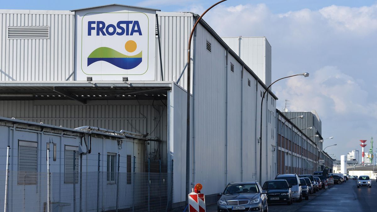 Eine Halle der Firma Frosta AG in Bremerhaven. Foto: Jaspersen