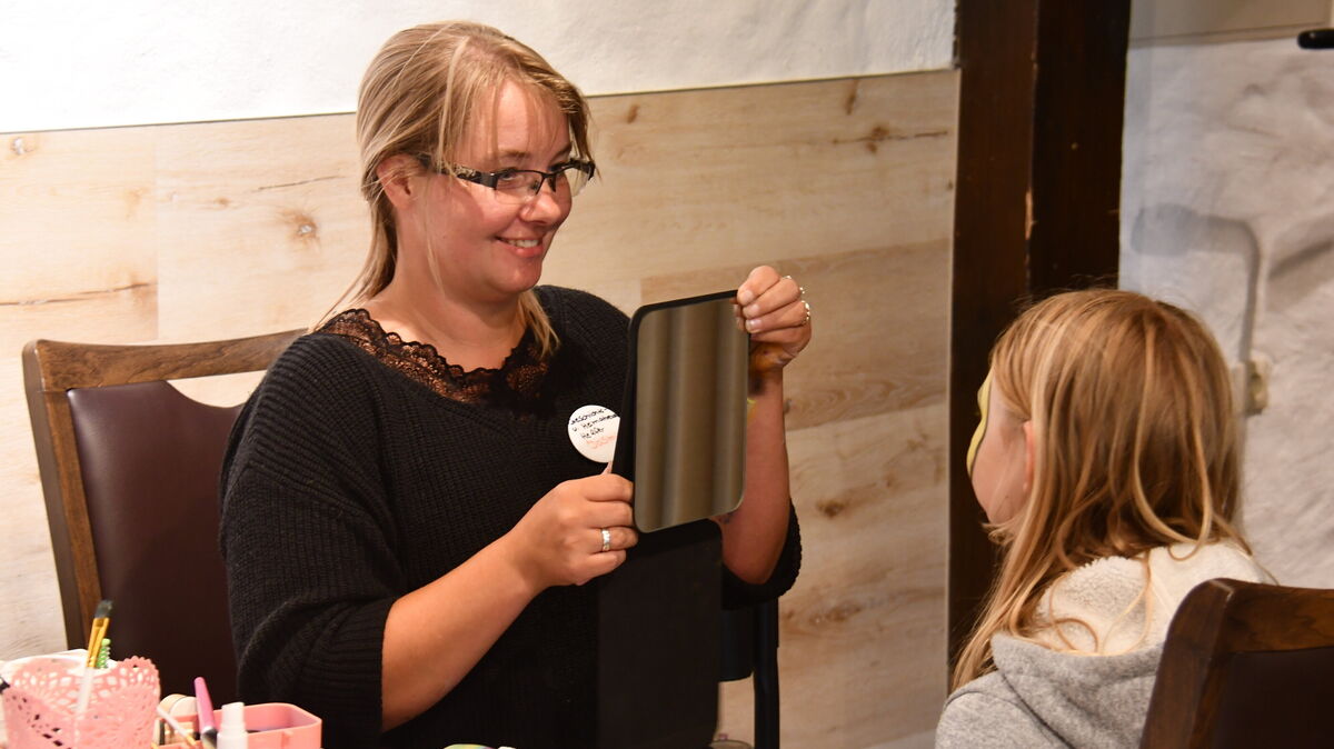 Kinder konnten sich schminken lassen. Foto: Schröder