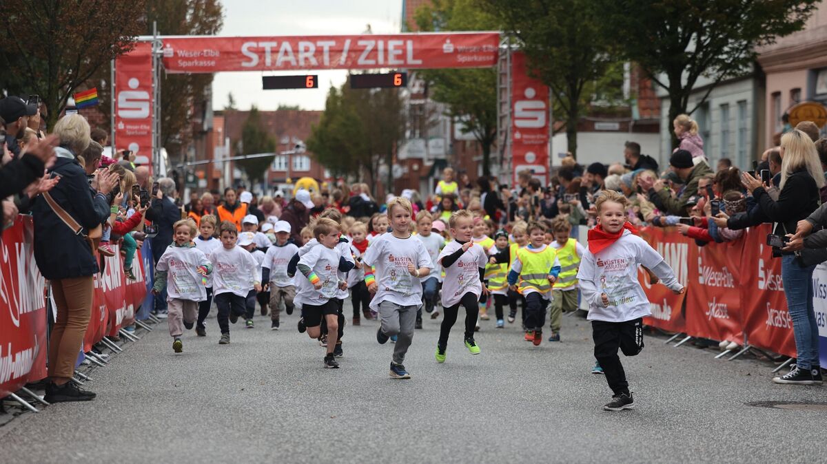 Beim Küstenmarathon zum Weltkindertag gingen mehr als 2000 Läuferinnen und Läufer an den Start – darunter auch die jüngsten Teilnehmer beim Bambinilauf. Foto: May