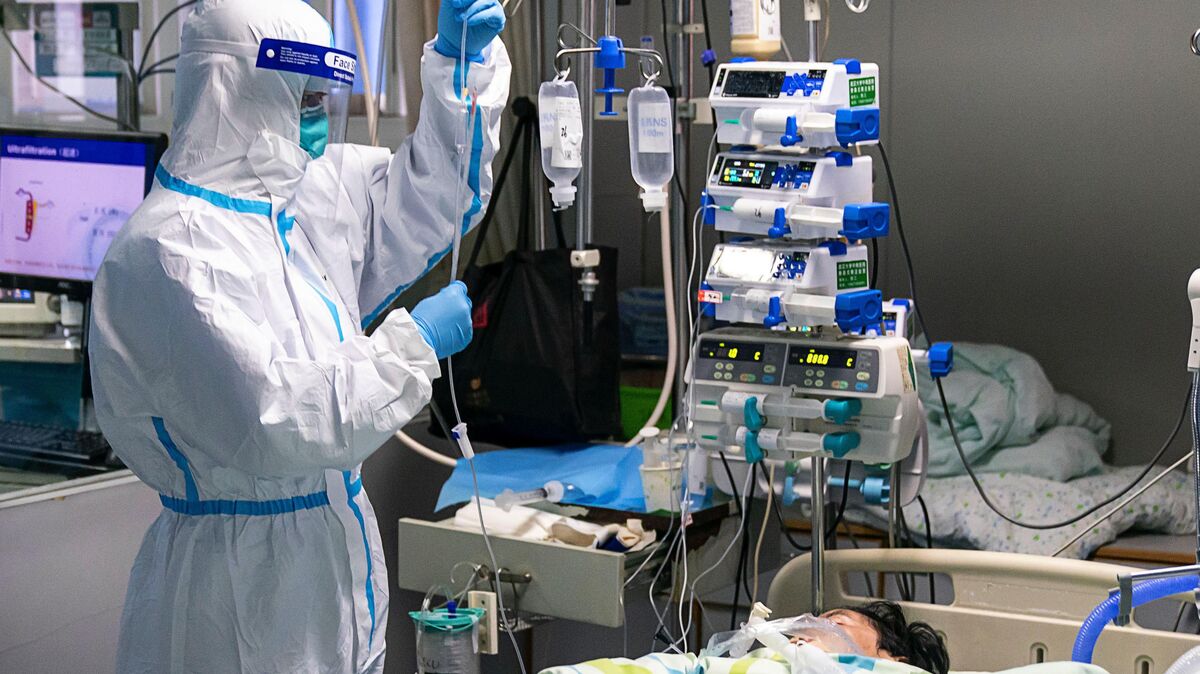 Eine weitere Person befindet sich seit heute auf der Intensiv-Station. Beide der zwei Intensivpatienten müssen nicht beatmet werden. Symbolbild: dpa/Xiong Qi/XinHua