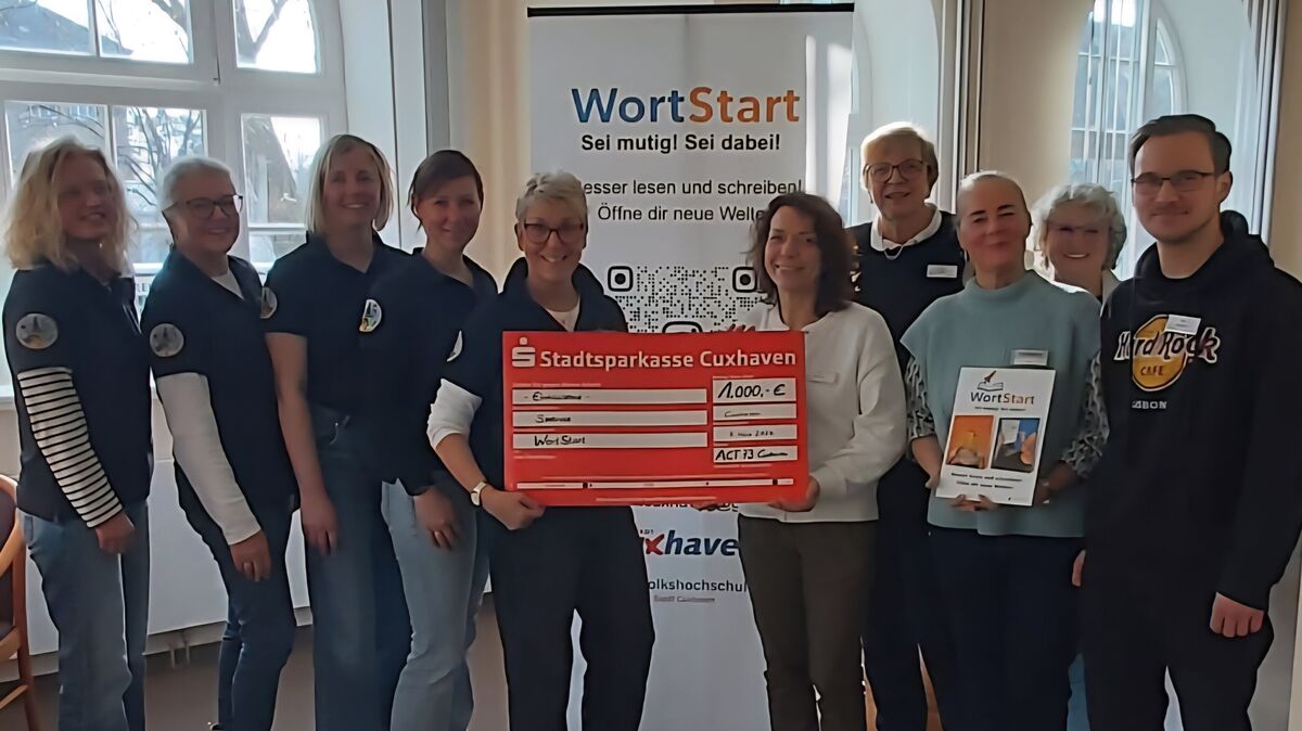 Mit einem Betrag von 1000 Euro unterstützt der Serviceclub Agora Club Tangent 73 die durch Ehrenamtliche getragene Initiative "Wortstart". Foto: red