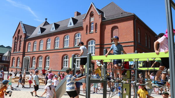 Grundschule Otterndorf wieder eröffnet: Das ist nach fünf Jahren Bauzeit alles neu