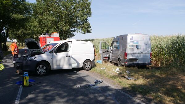 Unfall auf der L116 bei Lamstedt - Fahrer übersieht haltendes Auto