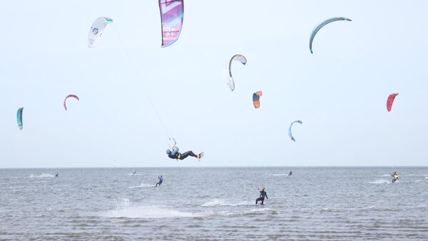 Cuxhavener Surf-Event "Hängt ihn höher": Flaute in Sahlenburg zwingt zum Ortswechsel