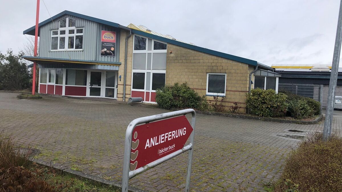 Im Cadenberger Gewerbegebiet sind die Backstuben des Unternehmens untergebracht. Die sechs Filiallen von Cuxhaven bis Hemmoor werden von hier aus versorgt. Fotos: Kramp
