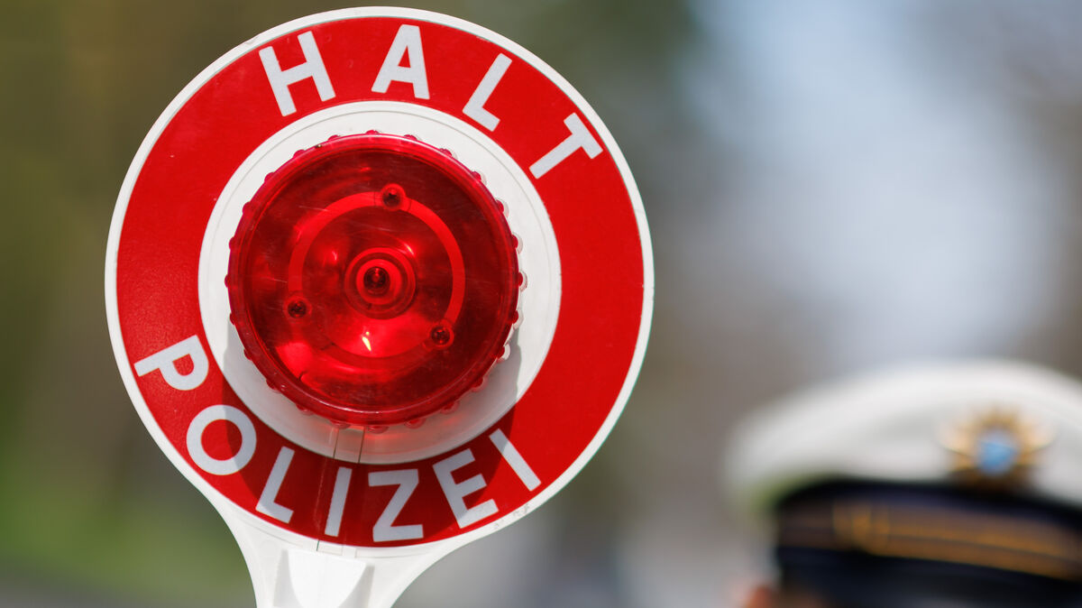 Mit 148 Kilometern pro Stunde statt der erlaubten 70: Der Landkreis Stade meldet einen massiven Tempoverstoß auf der B74. Symbolbild: Karmann/dpa