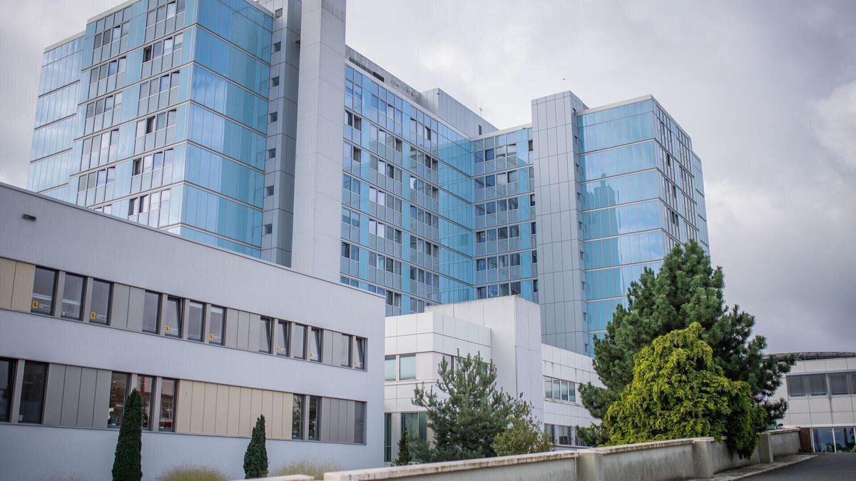 Mindestens vier Personen haben sich nach dem Besuch eines Piercing-Studios im Landkreis Cuxhaven mit einem gefährlichen Bakterium infiziert und werden jetzt im Klinikum Reinkenheide in Bremerhaven behandelt. Foto: Hartmann