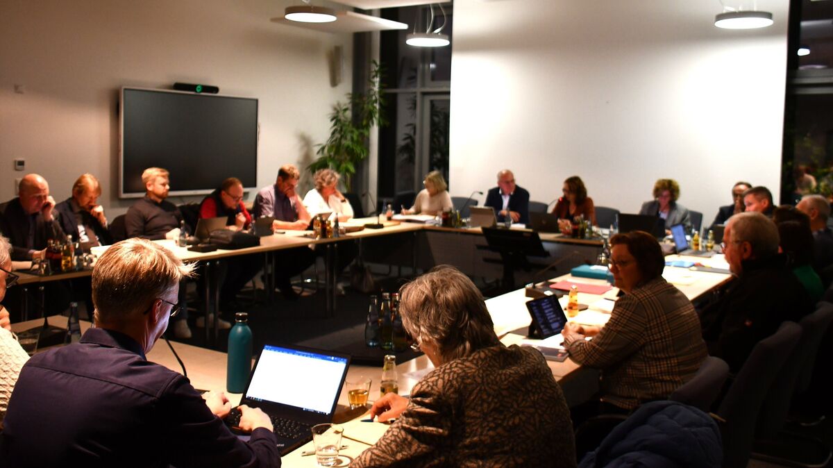 Der Hemmoorer Stadtrat hat schon viel Stoff für öffentliche Diskussionen und Berichterstattungen in den Medien geliefert. Die letzte Haushaltsdebatte der laufenden Wahlperiode wurde am Donnerstagabend geführt. Im September werden die Karten bei der Wahl für das Kommunalparlament neu gemischt. Archivfoto: Schröder