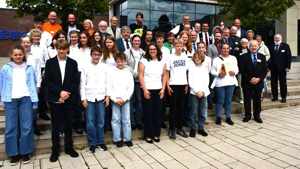 Igel, Blasmusik und alternative Schule: "Goldener Hecht 2026" in Cadenberge übergeben