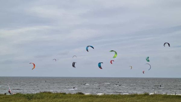 Neue Regeln: Kitesurfer bekommen mehr Platz im Wasser vor Cuxhaven